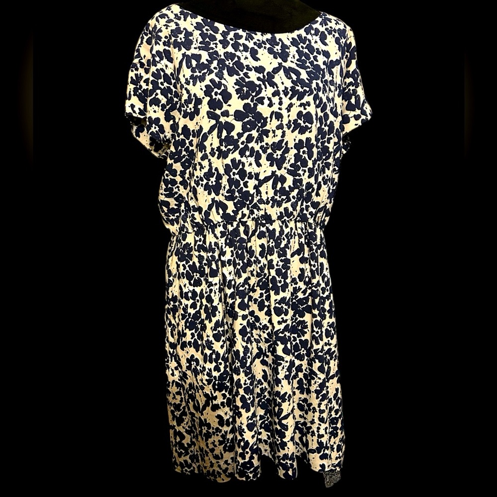 Gap Short Sleeve Abstract Floral Dress Like New- Final markdown - Picture 3 of 6